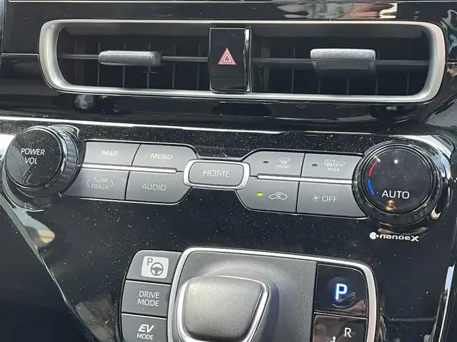 トヨタ アクア Z 滋賀県 2022(令4)年 2.6万km クリアベージュメタリック 純正10.5型ディスプレイオーディオ/（BT/USB）/トヨタセーフティセンス/・プリクラッシュセーフティ（PCS）/・レーントレーシングアシスト（LTA）/・レーダークルーズコントロール（全車速追従機能付）/・ロードサインアシスト（RSA）/・オートマチックハイビーム（AHB）/・先行車発進告知機能/パーキングサポートブレーキ/クリアランスソナー/ブラインドスポットモニター（BSM）/アドバンスト パーク（駐車支援システム）/バック/フロント/サイドカメラ/ビルトインETC/ハーフレザーシート/D席パワーシート/前席シートヒーター/ステアリングヒーター/AC100V/LEDヘッドライト/純正フロアマット/純正15インチAW