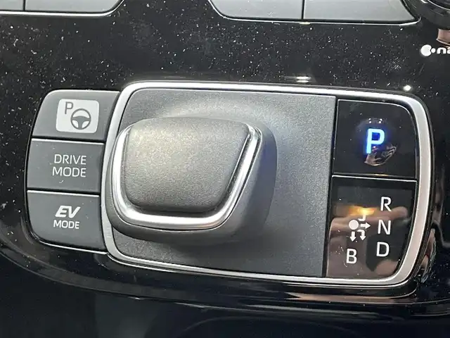 トヨタ アクア Z 滋賀県 2022(令4)年 2.6万km クリアベージュメタリック 純正10.5型ディスプレイオーディオ/（BT/USB）/トヨタセーフティセンス/・プリクラッシュセーフティ（PCS）/・レーントレーシングアシスト（LTA）/・レーダークルーズコントロール（全車速追従機能付）/・ロードサインアシスト（RSA）/・オートマチックハイビーム（AHB）/・先行車発進告知機能/パーキングサポートブレーキ/クリアランスソナー/ブラインドスポットモニター（BSM）/アドバンスト パーク（駐車支援システム）/バック/フロント/サイドカメラ/ビルトインETC/ハーフレザーシート/D席パワーシート/前席シートヒーター/ステアリングヒーター/AC100V/LEDヘッドライト/純正フロアマット/純正15インチAW