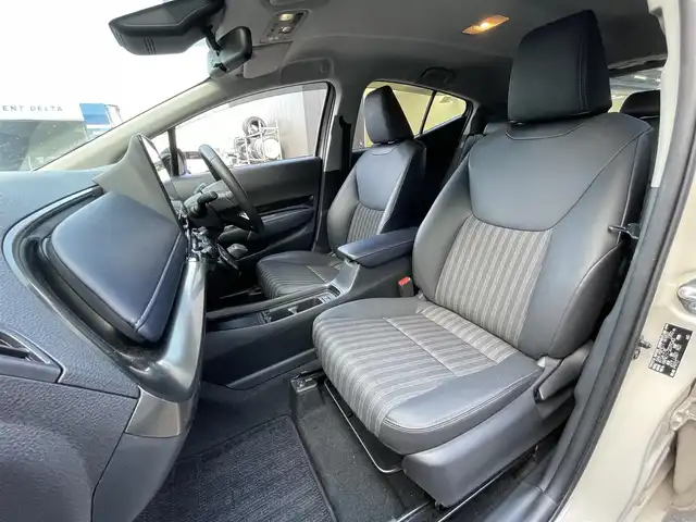 トヨタ アクア Z 滋賀県 2022(令4)年 2.6万km クリアベージュメタリック 純正10.5型ディスプレイオーディオ/（BT/USB）/トヨタセーフティセンス/・プリクラッシュセーフティ（PCS）/・レーントレーシングアシスト（LTA）/・レーダークルーズコントロール（全車速追従機能付）/・ロードサインアシスト（RSA）/・オートマチックハイビーム（AHB）/・先行車発進告知機能/パーキングサポートブレーキ/クリアランスソナー/ブラインドスポットモニター（BSM）/アドバンスト パーク（駐車支援システム）/バック/フロント/サイドカメラ/ビルトインETC/ハーフレザーシート/D席パワーシート/前席シートヒーター/ステアリングヒーター/AC100V/LEDヘッドライト/純正フロアマット/純正15インチAW