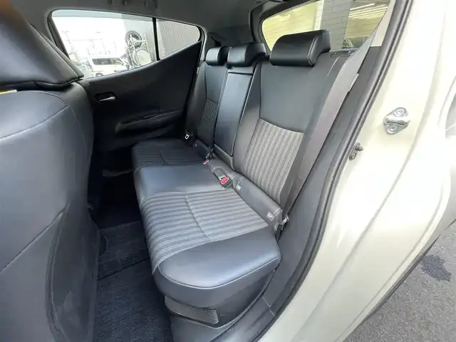 トヨタ アクア Z 滋賀県 2022(令4)年 2.6万km クリアベージュメタリック 純正10.5型ディスプレイオーディオ/（BT/USB）/トヨタセーフティセンス/・プリクラッシュセーフティ（PCS）/・レーントレーシングアシスト（LTA）/・レーダークルーズコントロール（全車速追従機能付）/・ロードサインアシスト（RSA）/・オートマチックハイビーム（AHB）/・先行車発進告知機能/パーキングサポートブレーキ/クリアランスソナー/ブラインドスポットモニター（BSM）/アドバンスト パーク（駐車支援システム）/バック/フロント/サイドカメラ/ビルトインETC/ハーフレザーシート/D席パワーシート/前席シートヒーター/ステアリングヒーター/AC100V/LEDヘッドライト/純正フロアマット/純正15インチAW