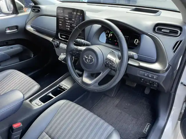 トヨタ アクア Z 滋賀県 2022(令4)年 2.6万km クリアベージュメタリック 純正10.5型ディスプレイオーディオ/（BT/USB）/トヨタセーフティセンス/・プリクラッシュセーフティ（PCS）/・レーントレーシングアシスト（LTA）/・レーダークルーズコントロール（全車速追従機能付）/・ロードサインアシスト（RSA）/・オートマチックハイビーム（AHB）/・先行車発進告知機能/パーキングサポートブレーキ/クリアランスソナー/ブラインドスポットモニター（BSM）/アドバンスト パーク（駐車支援システム）/バック/フロント/サイドカメラ/ビルトインETC/ハーフレザーシート/D席パワーシート/前席シートヒーター/ステアリングヒーター/AC100V/LEDヘッドライト/純正フロアマット/純正15インチAW