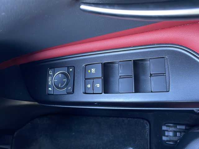 レクサス ＥＳ 300h Fスポーツ 三重県 2019(令1)年 3万km グラファイトブラックガラスフレーク 純正１２．３型ナビ/サンルーフ/純正デジタルインナーミラー/ＢＳＭ/レーダークルーズコントロール/純正ビルトインＥＴＣ２．０/バックカメラ/電動リアゲート/シートヒーター/ステアリングヒーター/革巻きステアリング/パドルシフト/パワーシート/メモリーシート/赤レザーシート/ベンチレーション/レーンキープアシスト/コーナーセンサー/衝突被害軽減システム/盗難防止装置/三眼LEDヘッドライト/オートライト/オートマチックハイビーム/フォグランプ/電動格納ミラー/禁煙車