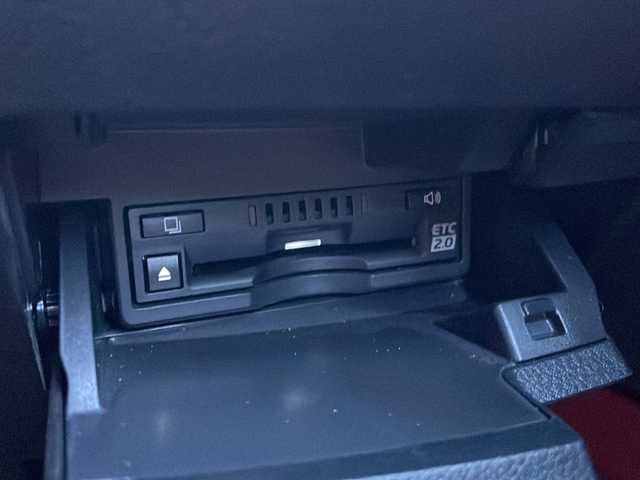 レクサス ＥＳ 300h Fスポーツ 三重県 2019(令1)年 3万km グラファイトブラックガラスフレーク 純正１２．３型ナビ/サンルーフ/純正デジタルインナーミラー/ＢＳＭ/レーダークルーズコントロール/純正ビルトインＥＴＣ２．０/バックカメラ/電動リアゲート/シートヒーター/ステアリングヒーター/革巻きステアリング/パドルシフト/パワーシート/メモリーシート/赤レザーシート/ベンチレーション/レーンキープアシスト/コーナーセンサー/衝突被害軽減システム/盗難防止装置/三眼LEDヘッドライト/オートライト/オートマチックハイビーム/フォグランプ/電動格納ミラー/禁煙車