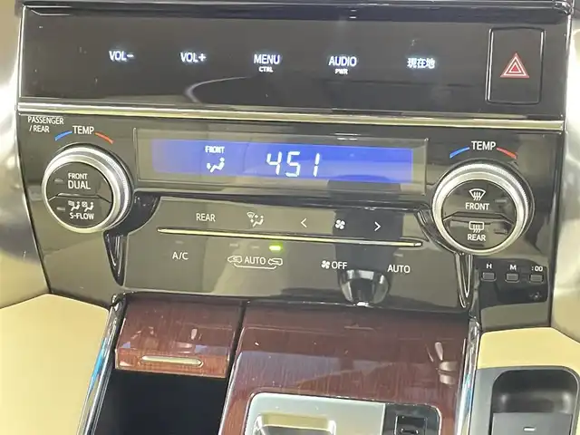 トヨタ アルファードハイブリット G Fパッケージ 千葉県 2017(平29)年 3万km ブラック 禁煙車/4WD/純正ディスプレイオーディオナビ/・CD/DVD/BT/フルセグTV/12.1型フリップダウンモニター/バックカメラ/両側パワースライドドア/プリクラッシュセーフティ/インテリジェントクリアランスソナー/レザーシート/前席パワーシート/前席シートヒーター/レーダークルーズコントロール/LEDヘッドライト/オートハイビーム/フォグランプ/パワーバックドア/ビルトインETC/AC100V1500W電源/スマートキー/純正17インチアルミホイール