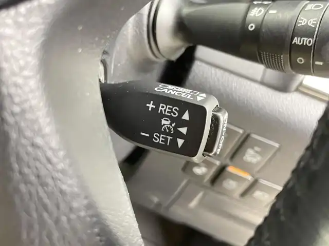 トヨタ アルファードハイブリット G Fパッケージ 千葉県 2017(平29)年 3万km ブラック 禁煙車/4WD/純正ディスプレイオーディオナビ/・CD/DVD/BT/フルセグTV/12.1型フリップダウンモニター/バックカメラ/両側パワースライドドア/プリクラッシュセーフティ/インテリジェントクリアランスソナー/レザーシート/前席パワーシート/前席シートヒーター/レーダークルーズコントロール/LEDヘッドライト/オートハイビーム/フォグランプ/パワーバックドア/ビルトインETC/AC100V1500W電源/スマートキー/純正17インチアルミホイール