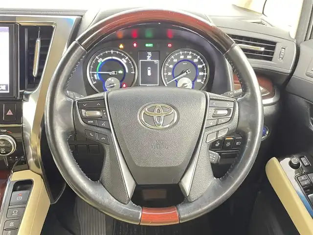 トヨタ アルファードハイブリット G Fパッケージ 千葉県 2017(平29)年 3万km ブラック 禁煙車/4WD/純正ディスプレイオーディオナビ/・CD/DVD/BT/フルセグTV/12.1型フリップダウンモニター/バックカメラ/両側パワースライドドア/プリクラッシュセーフティ/インテリジェントクリアランスソナー/レザーシート/前席パワーシート/前席シートヒーター/レーダークルーズコントロール/LEDヘッドライト/オートハイビーム/フォグランプ/パワーバックドア/ビルトインETC/AC100V1500W電源/スマートキー/純正17インチアルミホイール