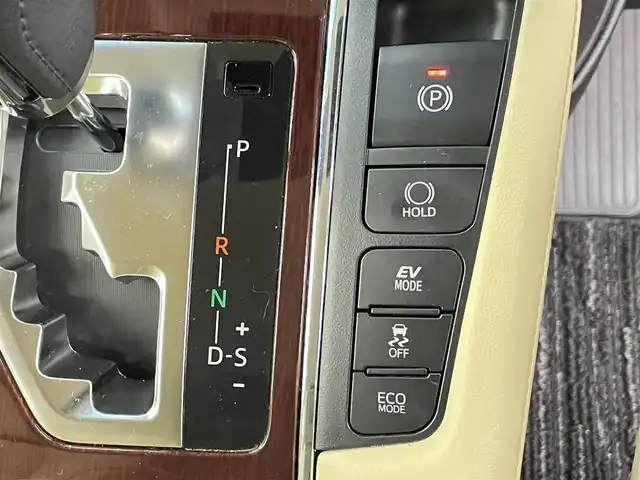 トヨタ アルファードハイブリット G Fパッケージ 千葉県 2017(平29)年 3万km ブラック 禁煙車/4WD/純正ディスプレイオーディオナビ/・CD/DVD/BT/フルセグTV/12.1型フリップダウンモニター/バックカメラ/両側パワースライドドア/プリクラッシュセーフティ/インテリジェントクリアランスソナー/レザーシート/前席パワーシート/前席シートヒーター/レーダークルーズコントロール/LEDヘッドライト/オートハイビーム/フォグランプ/パワーバックドア/ビルトインETC/AC100V1500W電源/スマートキー/純正17インチアルミホイール