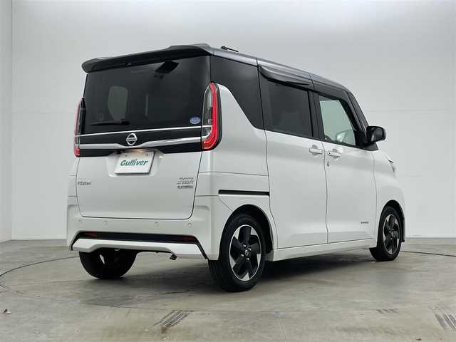 日産 ルークス ハイウェイスター X 岡山県 2021(令3)年 1.6万km チタニウムグレーM/シルキーホワイト 純正9インチナビ/【Bluetooth/フルセグTV/CD/DVD】/型番:MM321D-L/全方位カメラ　/衝突軽減ブレーキ/オートハイビーム　/踏み間違い防止　/コーナーセンサー（前後）/両側パワースライドドア　/レーンアシスト　/フレセグＴＶ/純正ドライブレコーダー前側/ＬＥＤヘッドライト/ビルトインＥＴＣ/プッシュスタート/スマートキー×2/取扱説明書/ナビ取扱説明書