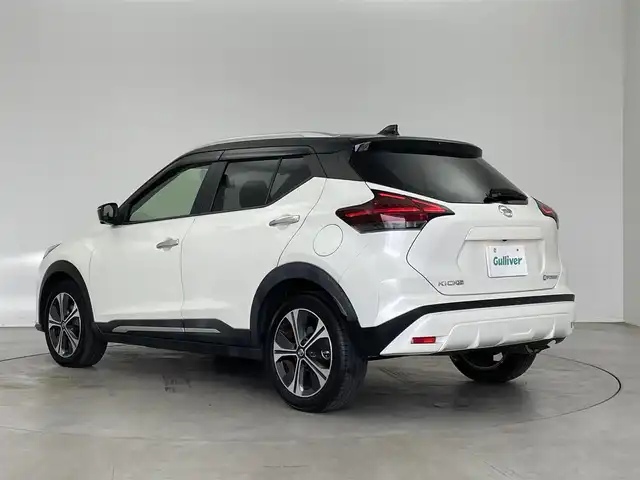 日産 キックス X 埼玉県 2021(令3)年 1.9万km ブリリアントホワイトパール/ピュアブラック 2トーン 純正９インチナビ　全周囲モニター　プロパイロット　Ｂｌｕｅｔｏｏｔｈ　フルセグＴＶ　ＥＴＣ　純正ドライブレコーダー（前後）　ＬＥＤヘッドライト　電子インナーミラー　コーナーセンサー　スマートキー　プッシュスタート　ドアバイザー　純正１７インチアルミホイール　オートライト　
