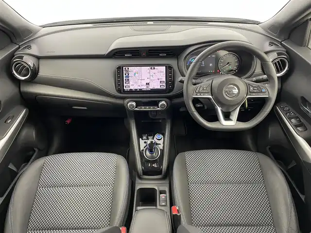 日産 キックス X 埼玉県 2021(令3)年 1.9万km ブリリアントホワイトパール/ピュアブラック 2トーン 純正９インチナビ　全周囲モニター　プロパイロット　Ｂｌｕｅｔｏｏｔｈ　フルセグＴＶ　ＥＴＣ　純正ドライブレコーダー（前後）　ＬＥＤヘッドライト　電子インナーミラー　コーナーセンサー　スマートキー　プッシュスタート　ドアバイザー　純正１７インチアルミホイール　オートライト　