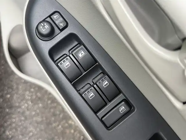 トヨタ パッソ X Lパッケージ S 愛知県 2018(平30)年 5万km ファイアークォーツレッドM /禁煙車//社外メモリナビ//AM/FM/CD/DVD/SD/BT/USB/地デジ//ドライブレコーダー//スマートアシスト3//衝突回避//衝突警報//車線逸脱//誤発進抑制//クリアランスソナー//アイドリングストップ//横滑り防止//オートライト//オートハイビーム//ETC//スマートキー//純正フロアマット//純正ドアバイザー//保証書/取扱説明書/スペアキー