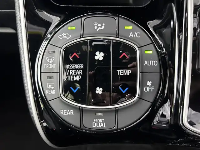 トヨタ ヴォクシー ZS 煌 佐賀県 2018(平30)年 7.9万km ホワイトパールクリスタルシャイン アルパイン11インチナビ/アルパイン11.4インチフリップダウンモニター/モデリスタエアロ（フロント・サイド・リア）/シグネチャーイルミブレード/バックカメラ/両側パワースライドドア/パノラミックライブサウンドシステム/Toyota Safety Sense C/プリクラッシュセーフティシステム/（レーザーレーダー＋単眼カメラ方式）/レーンディパーチャーアラート/オートマチックハイビーム/クルーズコントロール/LEDヘッドライト/LEDフォグランプ