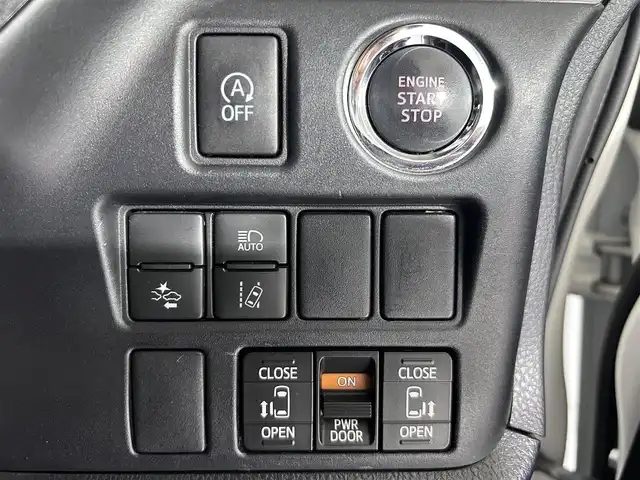 トヨタ ヴォクシー ZS 煌 佐賀県 2018(平30)年 7.9万km ホワイトパールクリスタルシャイン アルパイン11インチナビ/アルパイン11.4インチフリップダウンモニター/モデリスタエアロ（フロント・サイド・リア）/シグネチャーイルミブレード/バックカメラ/両側パワースライドドア/パノラミックライブサウンドシステム/Toyota Safety Sense C/プリクラッシュセーフティシステム/（レーザーレーダー＋単眼カメラ方式）/レーンディパーチャーアラート/オートマチックハイビーム/クルーズコントロール/LEDヘッドライト/LEDフォグランプ