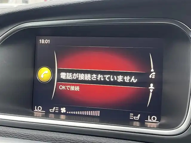 ボルボ Ｖ４０ T3 キネティック 静岡県 2019(令1)年 4.6万km アイスホワイト ハーフレザーシート/BLIS/純正ナビ/(CD/Bluetooth/USB)/衝突被害軽減システム/バックカメラ/アダプティブクルーズコントロール/レーンキープアシスト/パーキングアシスト/メモリー付パワーシート/シートヒーター/スマートキー/ETC/ドライブレコーダー/純正フロアマット/純正16インチアルミホイール/保証書/取扱説明書