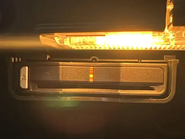 ボルボ Ｖ４０ T3 キネティック 静岡県 2019(令1)年 4.6万km アイスホワイト ハーフレザーシート/BLIS/純正ナビ/(CD/Bluetooth/USB)/衝突被害軽減システム/バックカメラ/アダプティブクルーズコントロール/レーンキープアシスト/パーキングアシスト/メモリー付パワーシート/シートヒーター/スマートキー/ETC/ドライブレコーダー/純正フロアマット/純正16インチアルミホイール/保証書/取扱説明書