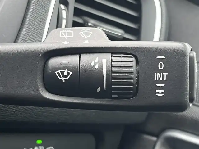 ボルボ Ｖ４０ T3 キネティック 静岡県 2019(令1)年 4.6万km アイスホワイト ハーフレザーシート/BLIS/純正ナビ/(CD/Bluetooth/USB)/衝突被害軽減システム/バックカメラ/アダプティブクルーズコントロール/レーンキープアシスト/パーキングアシスト/メモリー付パワーシート/シートヒーター/スマートキー/ETC/ドライブレコーダー/純正フロアマット/純正16インチアルミホイール/保証書/取扱説明書