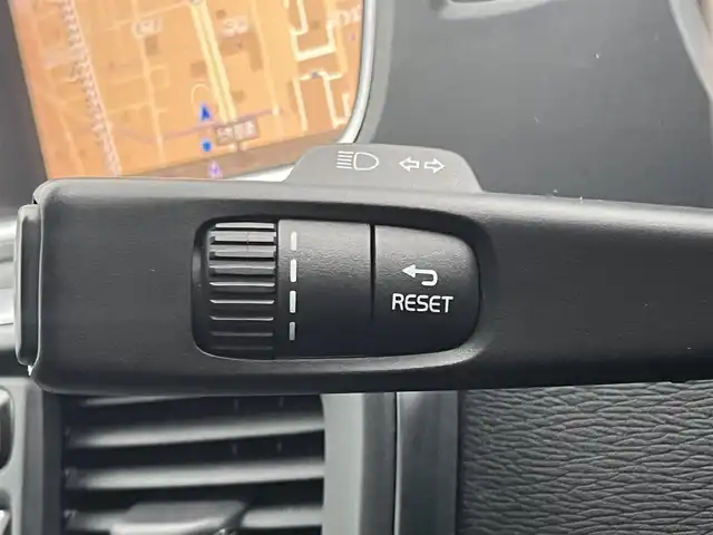ボルボ Ｖ４０ T3 キネティック 静岡県 2019(令1)年 4.6万km アイスホワイト ハーフレザーシート/BLIS/純正ナビ/(CD/Bluetooth/USB)/衝突被害軽減システム/バックカメラ/アダプティブクルーズコントロール/レーンキープアシスト/パーキングアシスト/メモリー付パワーシート/シートヒーター/スマートキー/ETC/ドライブレコーダー/純正フロアマット/純正16インチアルミホイール/保証書/取扱説明書
