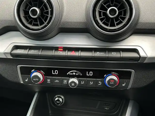 アウディ Ｑ２ 1．0 TFSI スポーツ 茨城県 2018(平30)年 2万km ミトスブラックメタリック アシスタンスＰＫＧ　/Ａｕｄｉプレセンス　/ＡＣＣ　/レーンアシスト　/サイドアシスト　/Ｂカメラ　/パーキングエイド　/バーチャルＣＰ　/ＰＷテールゲート　/ナビ　/ＴＶ　/ＣａｒＰｌａｙ　/ＢＴ　/ＬＥＤ　/シートヒーター/ETC2.0 /禁煙車