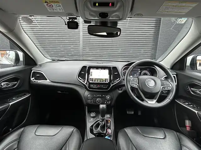 クライスラー・ジープ ジープ チェロキー リミテッド 宮崎県 2020(令2)年 6万km ブライトホワイト 純正メモリナビゲーション/・Bluetooth/・フルセグTV/・AUX/・USB/・AM FM/アダクティブクルーズコントロール/・レーンキープ /ETC/バックカメラ/衝突軽減ブレーキ/ブラインドスポット/社外前方ドライブレコーダー/ブラックレザーシート/・DN席シートヒーター/スマートキー/純正18インチアルミホイール/LEDヘッドライト/・オートライト