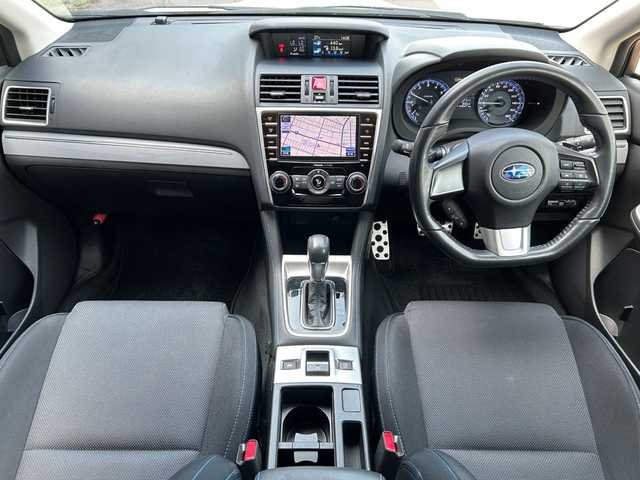 スバル レヴォーグ 1．6GT－S アイサイト 道東・釧路十勝 2015(平27)年 11.6万km クリスタルホワイトP ４WD/EyeSight/　・プリクラッシュブレーキ/　・全車速追従機能付きクルーズコントロール/　・アクティブレーンキープ/　・AT誤発進抑制制御/　・AT誤後進抑制制御/　・車線逸脱警報/　・ふらつき警報/　・先行車発進お知らせ/　・低速クルーズコントロール/純正ナビ/　(CD/DVD/BT)/プッシュスタート/横滑り防止装置/アイドリングストップ/パドルシフト/衝突軽減防止装置/バックカメラ/ウィンカーミラー/パワーウィンドウ/フロントフォグ/ETC/　(Panasonic)/パワーシート(D+N)/純正フロアマット/純正ドアバイザー/社外17インチAW/ワンオーナー/ターボエンジン/取扱説明書/保証書