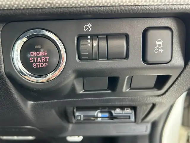 スバル レヴォーグ 1．6GT－S アイサイト 道東・釧路十勝 2015(平27)年 11.6万km クリスタルホワイトP ４WD/EyeSight/　・プリクラッシュブレーキ/　・全車速追従機能付きクルーズコントロール/　・アクティブレーンキープ/　・AT誤発進抑制制御/　・AT誤後進抑制制御/　・車線逸脱警報/　・ふらつき警報/　・先行車発進お知らせ/　・低速クルーズコントロール/純正ナビ/　(CD/DVD/BT)/プッシュスタート/横滑り防止装置/アイドリングストップ/パドルシフト/衝突軽減防止装置/バックカメラ/ウィンカーミラー/パワーウィンドウ/フロントフォグ/ETC/　(Panasonic)/パワーシート(D+N)/純正フロアマット/純正ドアバイザー/社外17インチAW/ワンオーナー/ターボエンジン/取扱説明書/保証書