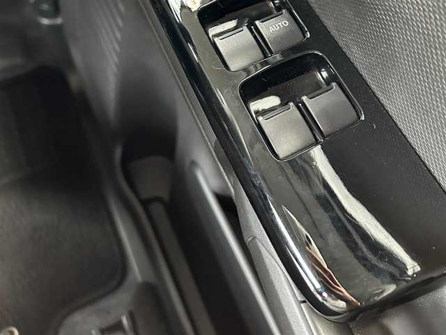 スズキ スペーシア カスタム HYBRID XS ターボ 千葉県 2018(平30)年 0.6万km ピュアホワイトパール/ブラック2トーン 純正8インチメモリナビ/(フルセグTV BT CD DVD FM AM)/全周囲カメラ/衝突被害軽減システム/車線逸脱警報/クルーズコントロール/両側パワースライドドア/横滑り防止装置/ETC/ドライブレコーダー/アイドリングストップ/LEDヘッドライト/フォグランプ/オートライト/ウィンカーミラー/電動格納ミラー/純正15インチAW/シートヒーター/シートリフター/プッシュスタート/スマートキー/スペアキー/フロアマット/ドアバイザー/取扱説明書/保証書