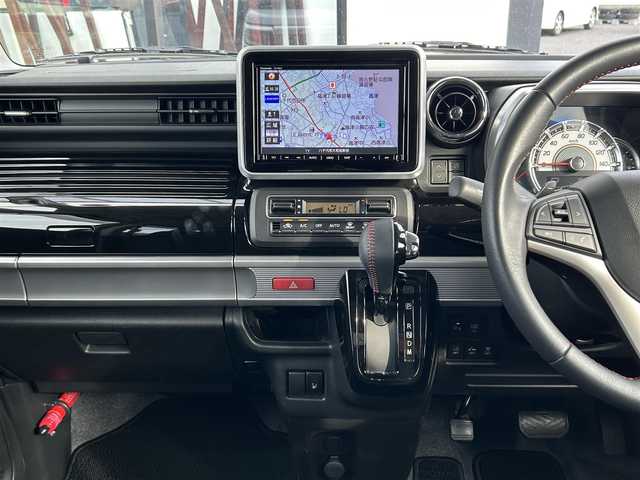 スズキ スペーシア カスタム HYBRID XS ターボ 千葉県 2018(平30)年 0.6万km ピュアホワイトパール/ブラック2トーン 純正8インチメモリナビ/(フルセグTV BT CD DVD FM AM)/全周囲カメラ/衝突被害軽減システム/車線逸脱警報/クルーズコントロール/両側パワースライドドア/横滑り防止装置/ETC/ドライブレコーダー/アイドリングストップ/LEDヘッドライト/フォグランプ/オートライト/ウィンカーミラー/電動格納ミラー/純正15インチAW/シートヒーター/シートリフター/プッシュスタート/スマートキー/スペアキー/フロアマット/ドアバイザー/取扱説明書/保証書