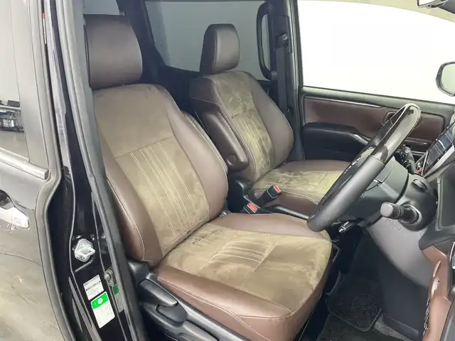 トヨタ エスクァイア ハイブリッド Gi プレミアムパッケージ 群馬県 2019(平31)年 3.2万km スパークリングブラックパールクリスタルシャイン 純正１０型ナビ　純正１２．１型後席モニター　バックカメラ　ビルトインＥＴＣ２．０　衝突被害軽減ブレーキ　クルーズコントロール　ハーフレザーシート　シートヒーター　ハンドルヒーター　ＬＥＤライト　禁煙車