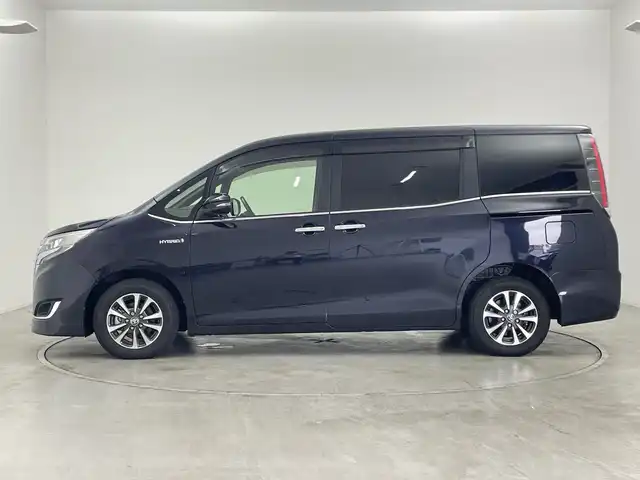 トヨタ エスクァイア ハイブリッド Gi プレミアムパッケージ 群馬県 2019(平31)年 3.2万km スパークリングブラックパールクリスタルシャイン 純正１０型ナビ　純正１２．１型後席モニター　バックカメラ　ビルトインＥＴＣ２．０　衝突被害軽減ブレーキ　クルーズコントロール　ハーフレザーシート　シートヒーター　ハンドルヒーター　ＬＥＤライト　禁煙車