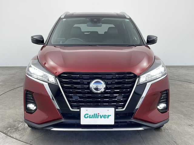 日産 キックス X 兵庫県 2020(令2)年 5.8万km ラディアントレッド/ピュアブラック 2トーン ・純正ナビ/Bluetooth/CD/DVD/TV/・バックカメラ/・前方ドライブレコーダー/・前後コーナーセンサー/・ハーフレザーシート/・エマージェンシーブレーキ/・プロパイロット/・レーンキープアシスト/・レーダークルーズコントロール/・LEDライト/・ETC/・純正フロアマット/・純正17インチアルミホイール/・スマートキー/・プッシュスタートボタン