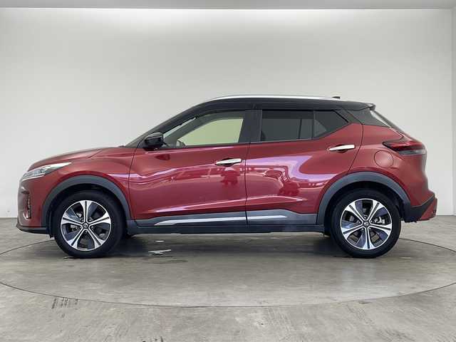 日産 キックス X 兵庫県 2020(令2)年 5.8万km ラディアントレッド/ピュアブラック 2トーン ・純正ナビ/Bluetooth/CD/DVD/TV/・バックカメラ/・前方ドライブレコーダー/・前後コーナーセンサー/・ハーフレザーシート/・エマージェンシーブレーキ/・プロパイロット/・レーンキープアシスト/・レーダークルーズコントロール/・LEDライト/・ETC/・純正フロアマット/・純正17インチアルミホイール/・スマートキー/・プッシュスタートボタン