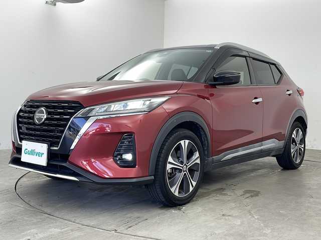 日産 キックス X 兵庫県 2020(令2)年 5.8万km ラディアントレッド/ピュアブラック 2トーン ・純正ナビ/Bluetooth/CD/DVD/TV/・バックカメラ/・前方ドライブレコーダー/・前後コーナーセンサー/・ハーフレザーシート/・エマージェンシーブレーキ/・プロパイロット/・レーンキープアシスト/・レーダークルーズコントロール/・LEDライト/・ETC/・純正フロアマット/・純正17インチアルミホイール/・スマートキー/・プッシュスタートボタン