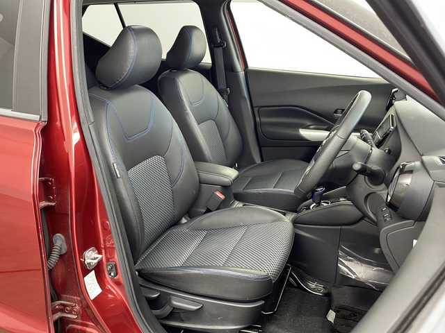 日産 キックス X 兵庫県 2020(令2)年 5.8万km ラディアントレッド/ピュアブラック 2トーン ・純正ナビ/Bluetooth/CD/DVD/TV/・バックカメラ/・前方ドライブレコーダー/・前後コーナーセンサー/・ハーフレザーシート/・エマージェンシーブレーキ/・プロパイロット/・レーンキープアシスト/・レーダークルーズコントロール/・LEDライト/・ETC/・純正フロアマット/・純正17インチアルミホイール/・スマートキー/・プッシュスタートボタン