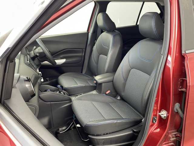日産 キックス X 兵庫県 2020(令2)年 5.8万km ラディアントレッド/ピュアブラック 2トーン ・純正ナビ/Bluetooth/CD/DVD/TV/・バックカメラ/・前方ドライブレコーダー/・前後コーナーセンサー/・ハーフレザーシート/・エマージェンシーブレーキ/・プロパイロット/・レーンキープアシスト/・レーダークルーズコントロール/・LEDライト/・ETC/・純正フロアマット/・純正17インチアルミホイール/・スマートキー/・プッシュスタートボタン