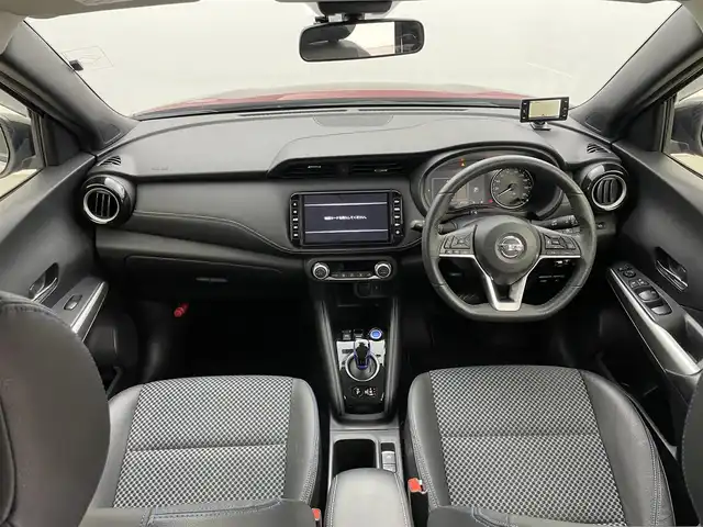 日産 キックス X 岡山県 2020(令2)年 5.8万km ラディアントレッド/ピュアブラック 2トーン 純正９インチナビ　(MM323D-L)/【CD/DVD/BT/USB/フルセグ】/プロパイロット　/ＬＥＤヘッドライト　/ＥＴＣ　/バックカメラ　/ドライブレコーダー　前側　/コーナーセンサー　前後/オートハイビーム　/ルーフレール　/スマートキー　/LEDフォグランプ/禁煙車/オートブレーキホールド/スーパーキャットレーダー