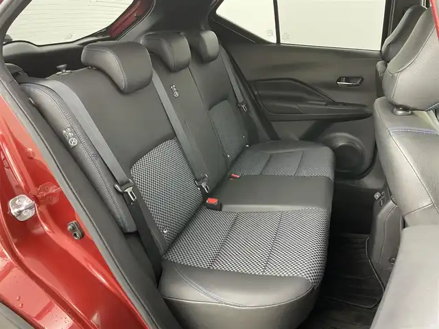 日産 キックス X 岡山県 2020(令2)年 5.8万km ラディアントレッド/ピュアブラック 2トーン 純正９インチナビ　(MM323D-L)/【CD/DVD/BT/USB/フルセグ】/プロパイロット　/ＬＥＤヘッドライト　/ＥＴＣ　/バックカメラ　/ドライブレコーダー　前側　/コーナーセンサー　前後/オートハイビーム　/ルーフレール　/スマートキー　/LEDフォグランプ/禁煙車/オートブレーキホールド/スーパーキャットレーダー