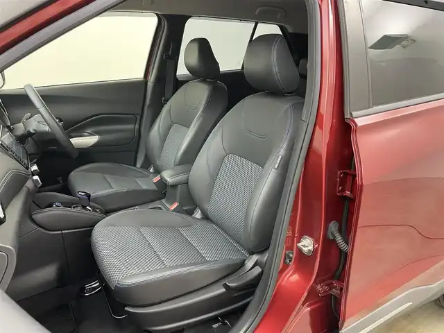 日産 キックス X 岡山県 2020(令2)年 5.8万km ラディアントレッド/ピュアブラック 2トーン 純正９インチナビ　(MM323D-L)/【CD/DVD/BT/USB/フルセグ】/プロパイロット　/ＬＥＤヘッドライト　/ＥＴＣ　/バックカメラ　/ドライブレコーダー　前側　/コーナーセンサー　前後/オートハイビーム　/ルーフレール　/スマートキー　/LEDフォグランプ/禁煙車/オートブレーキホールド/スーパーキャットレーダー