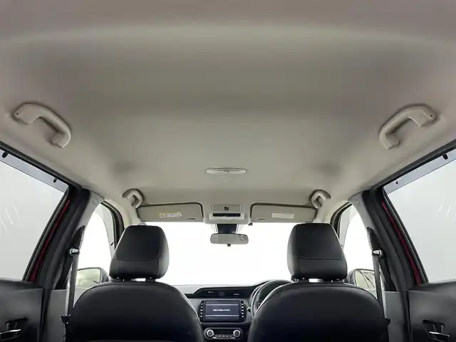 日産 キックス X 岡山県 2020(令2)年 5.8万km ラディアントレッド/ピュアブラック 2トーン 純正９インチナビ　(MM323D-L)/【CD/DVD/BT/USB/フルセグ】/プロパイロット　/ＬＥＤヘッドライト　/ＥＴＣ　/バックカメラ　/ドライブレコーダー　前側　/コーナーセンサー　前後/オートハイビーム　/ルーフレール　/スマートキー　/LEDフォグランプ/禁煙車/オートブレーキホールド/スーパーキャットレーダー