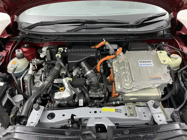 日産 キックス X 岡山県 2020(令2)年 5.8万km ラディアントレッド/ピュアブラック 2トーン 純正９インチナビ　(MM323D-L)/【CD/DVD/BT/USB/フルセグ】/プロパイロット　/ＬＥＤヘッドライト　/ＥＴＣ　/バックカメラ　/ドライブレコーダー　前側　/コーナーセンサー　前後/オートハイビーム　/ルーフレール　/スマートキー　/LEDフォグランプ/禁煙車/オートブレーキホールド/スーパーキャットレーダー