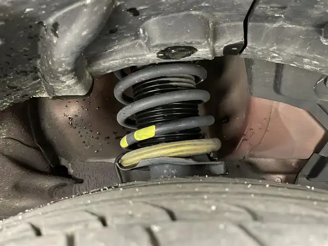 日産 キックス X 岡山県 2020(令2)年 5.8万km ラディアントレッド/ピュアブラック 2トーン 純正９インチナビ　(MM323D-L)/【CD/DVD/BT/USB/フルセグ】/プロパイロット　/ＬＥＤヘッドライト　/ＥＴＣ　/バックカメラ　/ドライブレコーダー　前側　/コーナーセンサー　前後/オートハイビーム　/ルーフレール　/スマートキー　/LEDフォグランプ/禁煙車/オートブレーキホールド/スーパーキャットレーダー