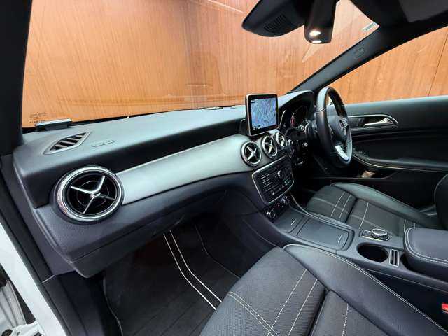メルセデス・ベンツ ＧＬＡ１８０ 千葉県 2016(平28)年 4.5万km カルサイトホワイト レーダーセーフティＰＫＧ　/ＡＣＣ　/ＢＳＭ　/純正ナビ　/バックカメラ　/ＥＴＣ　/ハーフレザーシート　/シートヒーター　/ＥＴＣ　/キセノンヘッドライト　/オートライト　/電動リアゲート　/純正１８インチＡＷ