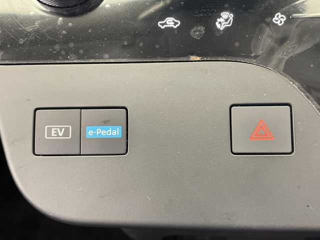 日産 セレナ e－パワー ハイウェイスター V 栃木県 2023(令5)年 1.7万km プリズムホワイト ワンオーナー/純正ナビ/(フルセグTV・Bluetooth・AppleCarPlay・USB)/純正後席モニター/全方位カメラ/バックカメラ/プロパイロット/エマージェンシーブレーキ/レーンキープアシスト/追従クルーズコントロール/前後コーナーセンサー/両側パワースライドドア/LEDヘッドライト/オートライト/デジタルインナーミラー/純正アルミホイール/純正フロアマット/ドアバイザー/ETC/保証書