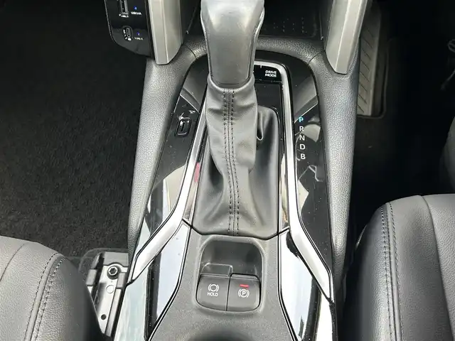 トヨタ カローラ クロス ハイブリッド Z 栃木県 2023(令5)年 2万km スパークリングブラックパールクリスタルシャイン トヨタセーフティセンス/純正ディスプレイオーディオ/Bluetooth/USB/AM/FM/MiraCast/パノラミックビューモニター/ETC/ミラー型前後ドライブレコーダー/パワーバックドア/ハーフレザーシート/パワーシート/シートヒーター/レーダークルーズコントロール/LEDヘッドライト/フォグランプ/純正フロアマット/純正18インチAW