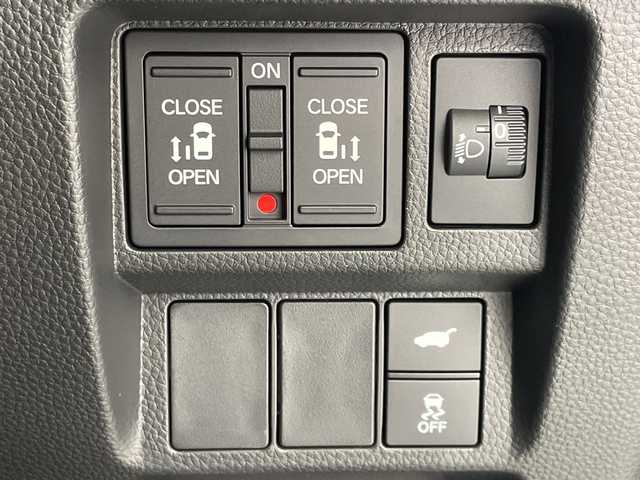 ホンダ ステップワゴン eHEV エアー EX 愛知県 2025(令7)年 0.1千km プラチナホワイトパール 登録済未使用車 4km/純正11.4型ナビ/・Bluetooth/・CD/DVD/・AppleCarPlay/・フルセグテレビ/純正15.6型フリップダウンモニター/バックカメラ/シートヒーター/パワーバックドア/オットマン/スマートキー/両側パワースライドドア/レーダークルーズコントロール/衝突軽減ブレーキ/レーンキープアシスト/ブラインドスポットモニター/LEDヘッドライト/LEDフォグランプ