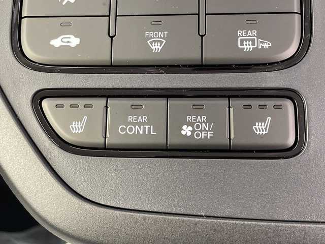 ホンダ ステップワゴン eHEV エアー EX 愛知県 2025(令7)年 0.1千km プラチナホワイトパール 登録済未使用車 4km/純正11.4型ナビ/・Bluetooth/・CD/DVD/・AppleCarPlay/・フルセグテレビ/純正15.6型フリップダウンモニター/バックカメラ/シートヒーター/パワーバックドア/オットマン/スマートキー/両側パワースライドドア/レーダークルーズコントロール/衝突軽減ブレーキ/レーンキープアシスト/ブラインドスポットモニター/LEDヘッドライト/LEDフォグランプ