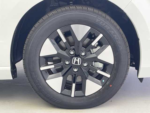 ホンダ ステップワゴン eHEV エアー EX 愛知県 2025(令7)年 0.1千km プラチナホワイトパール 登録済未使用車 4km/純正11.4型ナビ/・Bluetooth/・CD/DVD/・AppleCarPlay/・フルセグテレビ/純正15.6型フリップダウンモニター/バックカメラ/シートヒーター/パワーバックドア/オットマン/スマートキー/両側パワースライドドア/レーダークルーズコントロール/衝突軽減ブレーキ/レーンキープアシスト/ブラインドスポットモニター/LEDヘッドライト/LEDフォグランプ