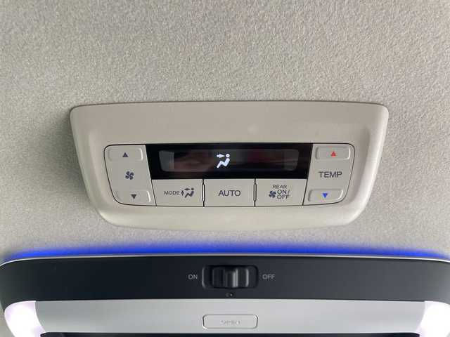 ホンダ ステップワゴン eHEV エアー EX 愛知県 2025(令7)年 0.1千km プラチナホワイトパール 登録済未使用車 4km/純正11.4型ナビ/・Bluetooth/・CD/DVD/・AppleCarPlay/・フルセグテレビ/純正15.6型フリップダウンモニター/バックカメラ/シートヒーター/パワーバックドア/オットマン/スマートキー/両側パワースライドドア/レーダークルーズコントロール/衝突軽減ブレーキ/レーンキープアシスト/ブラインドスポットモニター/LEDヘッドライト/LEDフォグランプ