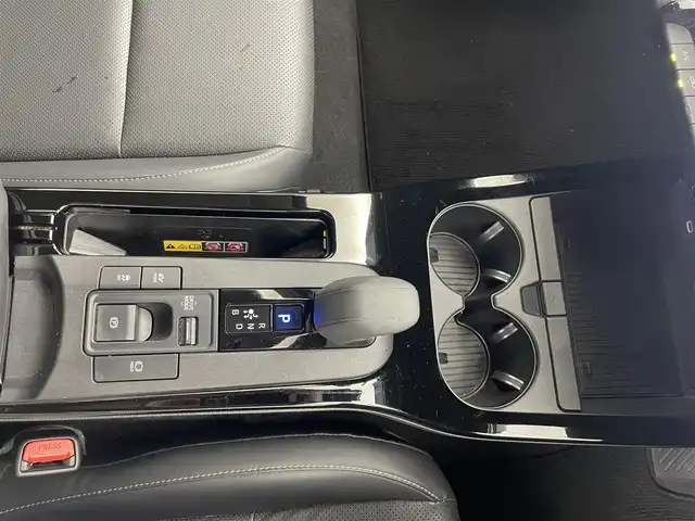 トヨタ プリウス Z 茨城県 2023(令5)年 6.7万km アティチュードブラックマイカ 純正ナビ/Bluetooth/フルセグ/radio/AppleCarplay/USB/TVキッド＋ナビキッド/Toyota Safety Sense/・プリクラッシュセーフティー/・緊急時操舵支援/・フロントクロストラフィックアラート/・レーンチェンジアシスト/・LTA＋LDA/・オートマチックハイビーム/・ロードサインアシスト/・異常検知システム/・PDA/デジタルインナーミラー/周辺車輛接近時サポート(録画機能)/レーダークルーズコントロール/ＢＳＭ/パノラミックビューモニター/ステアリングヒーター/ステアリングヒーター