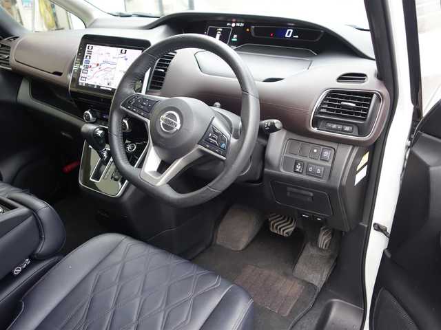 日産 セレナ ハイウェイスター G 大分県 2019(令1)年 7.7万km ブリリアントホワイトパール ワンオーナー／禁煙車/車検R8年9月29日/セーフティパッケージB/　・プロパイロット/　・インテリジェントエマージェンシーブレーキ/　・踏み間違い衝突防止アシスト/　・後側方車両検知警報/　・後後方衝突防止支援システム/　・車線逸脱防止支援システム/　・後退時車両検知警報/　・ふらつき警報/　・標識検知機能/　　電動パーキング/　　オートブレーキホールド/BSM/純正10インチSDナビ/　CD/DVD/BT/SD/MSV/iPod/USB/フルセグTV/アラウンドビューモニター/純正フリップダウンモニター/ビルトインETC/デジタルインナーミラー/純正前後ドライブレコーダー/両側パワースライドドア/スマートキー／プッシュスタート/LEDヘッドライト／フォグランプ/純正フロアマット/取扱説明書／保証書