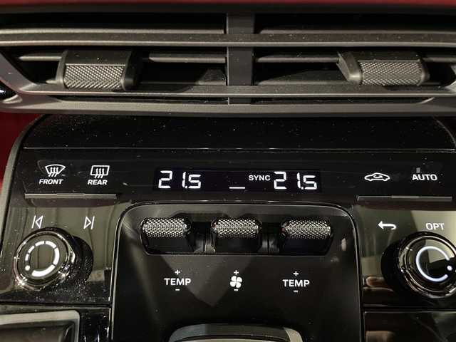 ポルシェ ポルシェ ９１１ カレラ4 GTS 道央・札幌 2023(令5)年 0.9万km 紺Ｍ フロントアクスルリフティングシステム/ボルドーレッドレザーインテリア/スポーツクロノパッケージ/スポーツエキゾースト/レーンチェンジアシスト/トラフィックジャム付ＡＣＣ/ターボＳホイール２０／２１インチ/ゲンチアンブルーメタリック/スペアキーレス/新車時保証書/取扱説明書